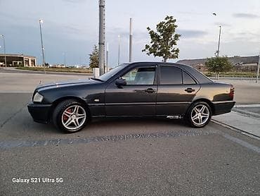 1994 bmw 320: Mercedes-Benz C-Class: 2.2 l | 2000 il Sedan — 4