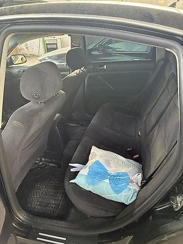 1 64: Volkswagen Passat: 1.8 l | Sedan — 4