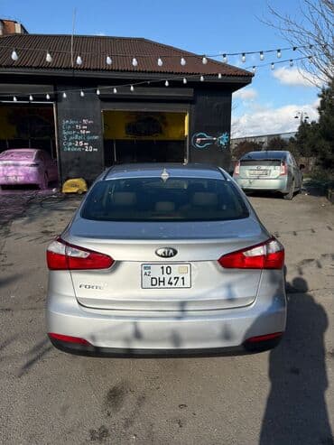 Kia Forte: 1.8 l | 2013 il Sedan