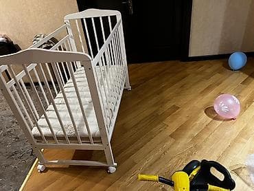 Oğlan və qız üçün, Dördbucaq, Beşik, Dəstsiz, Matras ilə, Yellənmə mexanizmsiz