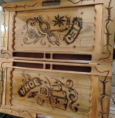 купить стол для бильярда: Bu, taxtadan hazırlanmış oyma nard dəstidir. Dəstin qapağında cizgi — 2