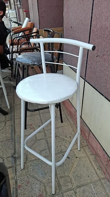 Metall bar taburesi - Material: toz boyalı metal karkas - Oturacaq
