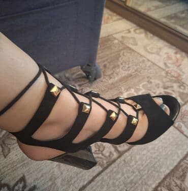 Toyota: Qadın sandaleti – zərif dizayn, qalın daban - Rəng: qara - Üst hissə — 1