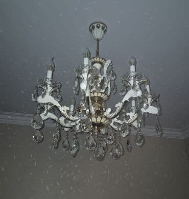 Klassik üslubda tavana bərkidilən kristal çilçıraq. - Material: metal