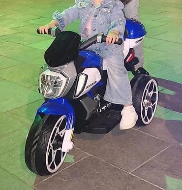 oyuncaq gitara: Uşaq elektrik motosikleti – mavi/rəngli, üçtəkərli model. Zaryadka ilə — 1