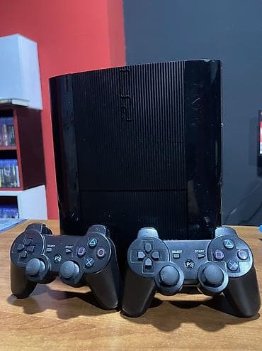 PS3 (Sony PlayStation 3): Ps 3 Super slim ıdeal Vezyetde yaddasında 11 oyun Var 2 pult verlır — 1