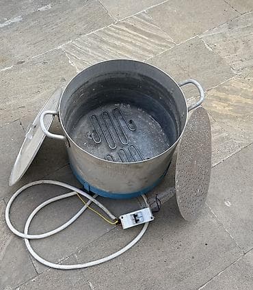 Elektrikli paslanmayan polad qazan. İşlək vəziyyətdədir. Su qaynatmaq — 1
