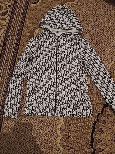 ağ pencek: Salam dior jaket satlir M razmerdi 50.55 kq eynine di hec bir yerin de — 1