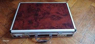 Premium bıçaq və servis dəsti – taxta naxışlı metal çemodan Macarıstan