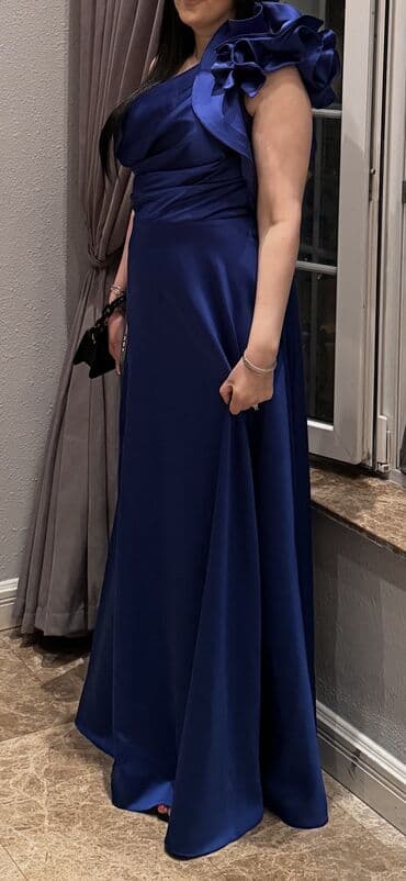 Sini don 1 defe geyinilib 50 manata satiram.qara midi don 1 defe