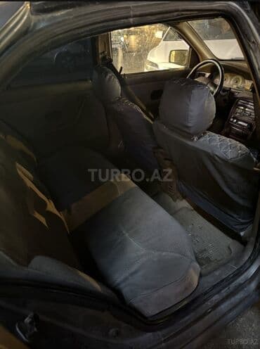 Digər nəqliyyat: Nissan Primera sedan - Kuzov: 4 qapılı sedan, tünd boz rəng - Nömrə — 6