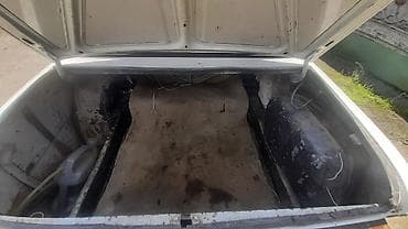 mator 80cc vəlo: VAZ 2106, ağ rəngli sedan. Texniki xüsusiyyətlər: - Kuzov: sedan — 8