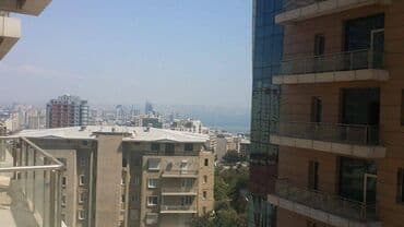 Elimlər icəri şəhər metrosunun yaxınlığında Nərimanov heykəlinə yaxın — 2