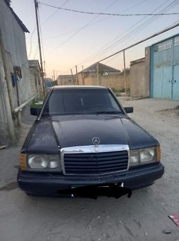 Mercedes-Benz 190: 2 l | 1990 il Sedan