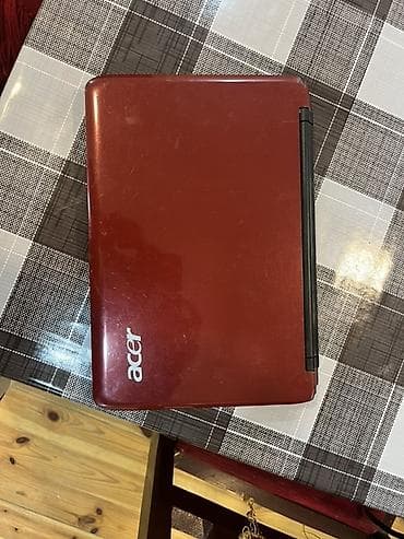 Apple MacBook: Acer Aspire One AO751h-52Br netbuku - Rəng: qırmızı (gövdə), qara — 1