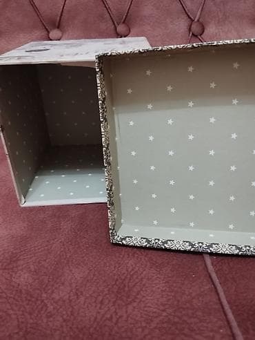 klassik geyimler kisi: Kutu nə istəsəz icinə yığa bilərsiz razmer 25 25 sm — 2