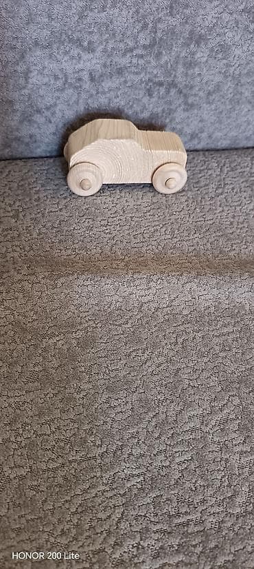 Taxta oyuncaq maşın - Material: təbii, boyanmamış ağac - Dizayn