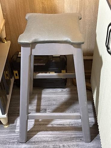 şuşə stollar: Yüksək taburet/stul - Material: Taxta karkas, üst hissəsi yumşaq — 1