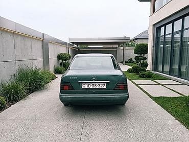 Транспорт: Mercedes-Benz E 300: 3 л | 1994 г. Седан — 2