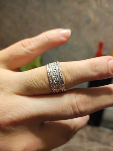 bujuteriya: Salam. Təmiz gümüşdü. Demey olarki istifadə olunmayıb. ölçüsi texmini — 1