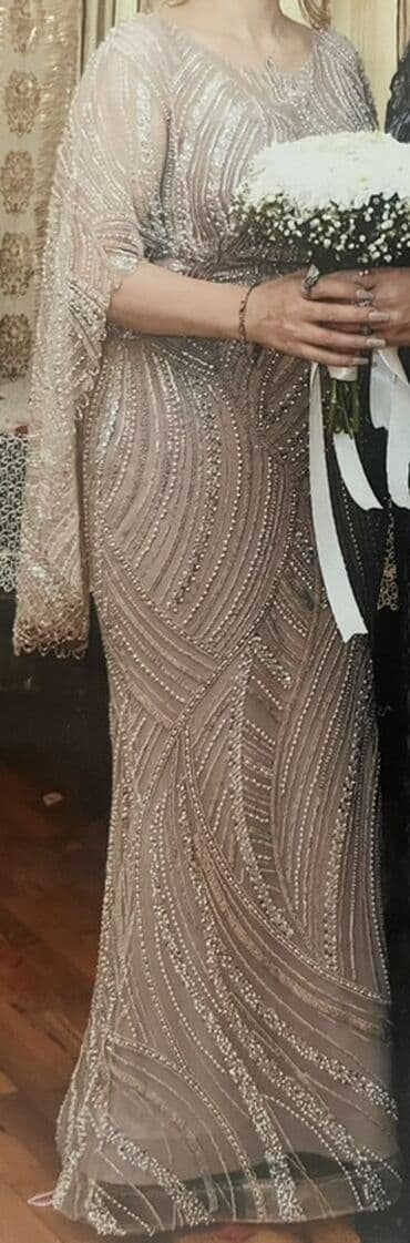 muncuq çanta: Zərif axşam/gecə libası - Rəng: pudra-şampan tonlarında - Uzunluq — 3