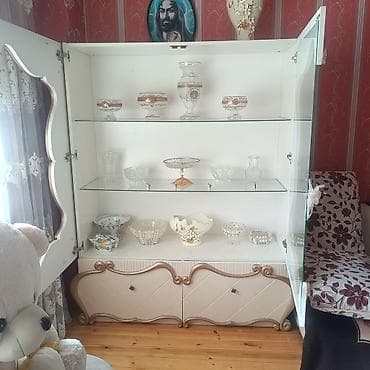 Dolab vitrinləri: Şüşəli dolab vitrini, İşlənmiş — 2