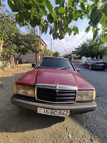 lada mostu: Mercedes-Benz 190: 2.3 l | 1990 il Hetçbek — 1