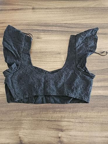 Qara rəngli qısa top/bluz - Model: kvadrat dekolteli, qısa uzunluq - — 1