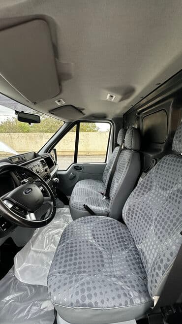 kia ceed 2010: Ford Transit: 2.4 l | 2010 il 188000 km Van body type — 10