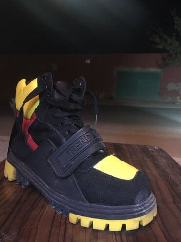 Krossovka / Bot 40 razmer-yeni - Rəng və dizayn: qara əsas, sarı lalafo.az -da Krossovka / Bot 40 razmer-yeni - Rəng və dizayn: qara əsas, sarı