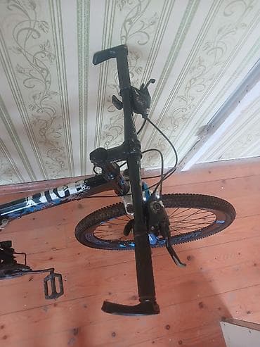 velosipedler: SAFT markalı dağ/trekkinq tipli velosiped. Qara-göy rəng — 2