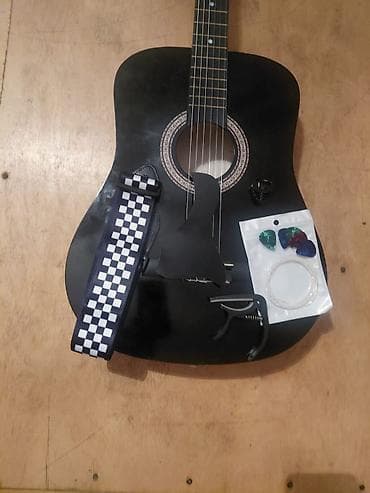 gitara simi: Qara rəngli klassik akustik gitara seti Məlumatlar aşağıda qeyd — 3