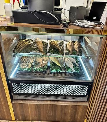 Vitrin soyuducu satılır – 650₼ Ünvan: Yasamal - Şüşə önlü, iki