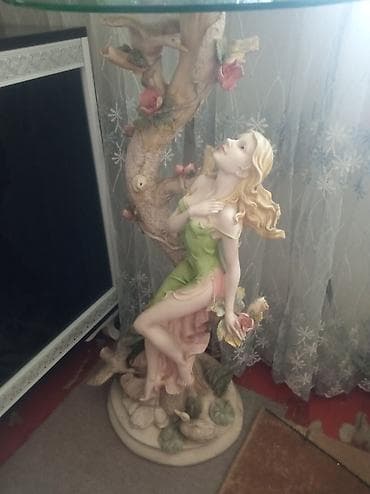 Açılmayan, Şüşə, Yumru masa — 1