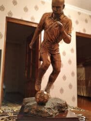 şuşa qalası maketi: Məhsul: Futbolçu heykəlciyi (dekorativ büst/fiqur) Təsvir: - — 1