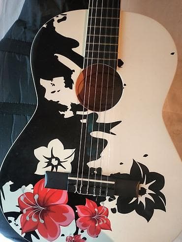 ox ve yay satisi: Məhsul: Klassik akustik gitara + yumşaq çanta Təsvir: - 6 simli — 2