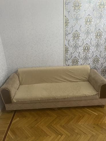 Bej rəngli yumşaq divan - Ümumi dizayn: Klassik xətlər, yan