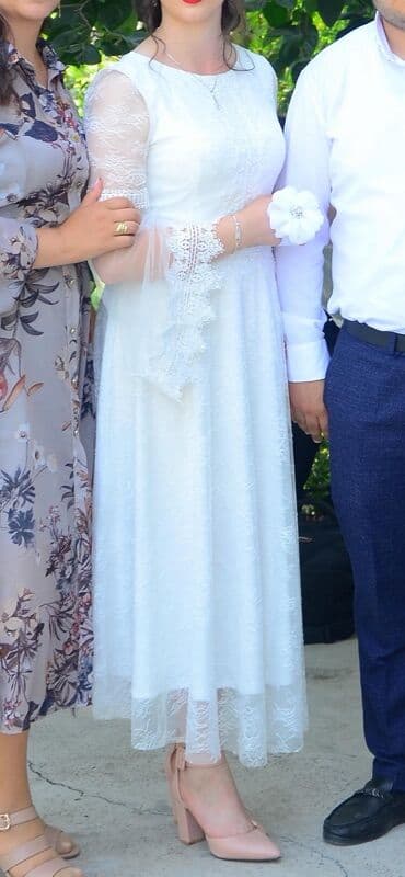 ağ don: Zərif ağ rəngli ziyafət/nişan/libas. - Model: midi uzunluqda, A-kəsim — 2