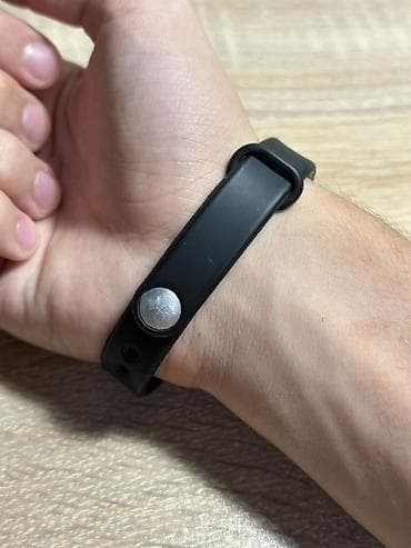 Smart qolbaqlar: Arenda!!! Qara silikon biləkli sadə fitnes qolbağı - Minimalist — 2