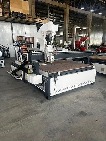 Sənaye tipli CNC frezə dəzgahı - Geniş formatlı işləmə sahəsi: böyük