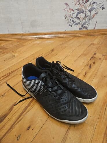 детские футбольные щитки: Futbol üçün zal ayaqqabısı (futsal/kort) - Rəng: qara, yan hissələrdə — 1