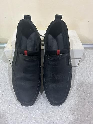 Qara rəngli kişi slip-on ayaqqabıları - Stil: Klassik slip-on