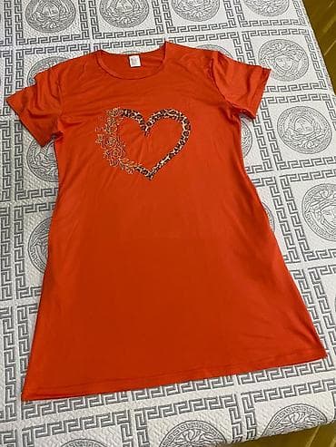 don: Qadın geyimi – narıncı rəngli qısaqollu uzun t-shirt/ev paltarı. diz — 1