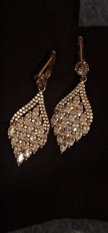 qizlar ucun toy paltarlari: Qızıl suyuna salınmış Zərif daş-qaşlı sırğalar. svarovskiy qaşlarla — 1