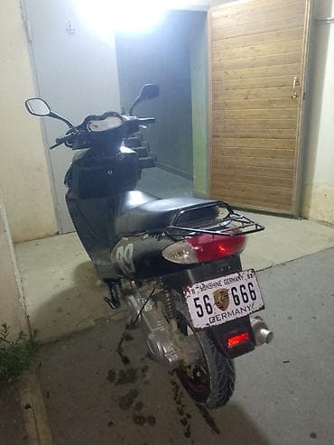 tap.az moto: Skuter – “BEST” yazılı, qara rəng Xüsusiyyətlər: - Korpus: qara — 2