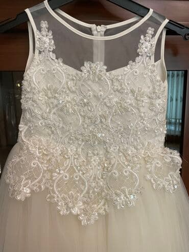 don sumqayit: 7yaş uşaq uçun ziyafet geyimi. ( 7-9 yaşa uyğundur) Panço-dan 180 azn — 2