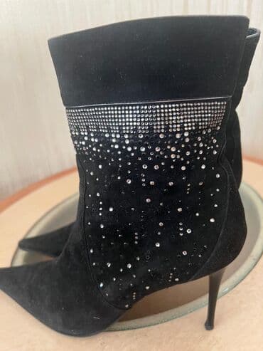 rezin qısa çəkmələr: Qısaboğaz, Ölçü: 38, rəng - Qara, İşlənmiş — 4