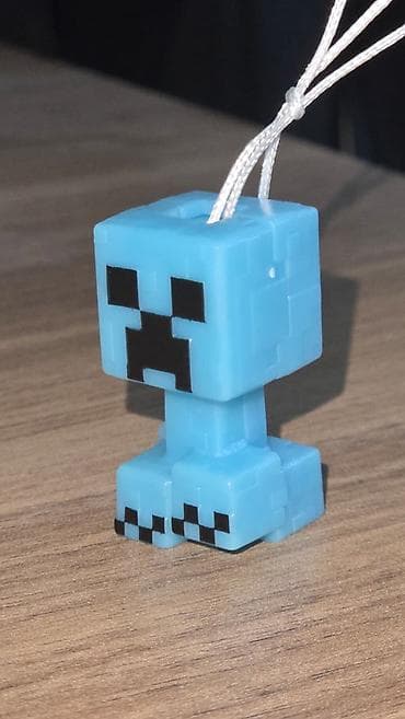 Minecraft tərzində mini asqı/aksesuar fiquru - Dizayn: piksel — 1