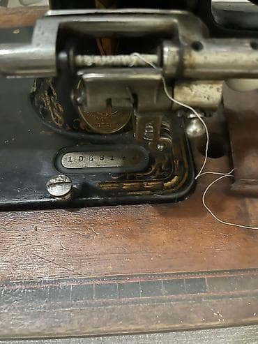 antik eşya: Antik tikiş maşını – Alman istehsalı - Mexaniki, əl çarxlı (volanlı) — 1