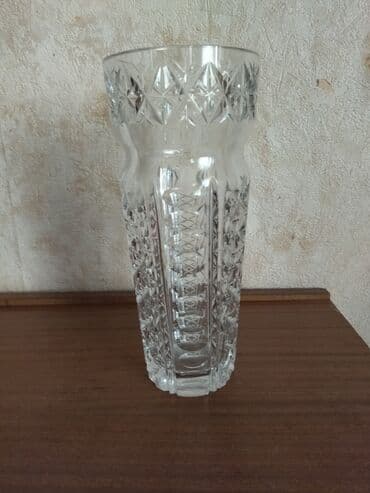 servant qablari: Xrustal güldan, sovet dovrunun agir xrustal güldanidir, heçvaxt — 1